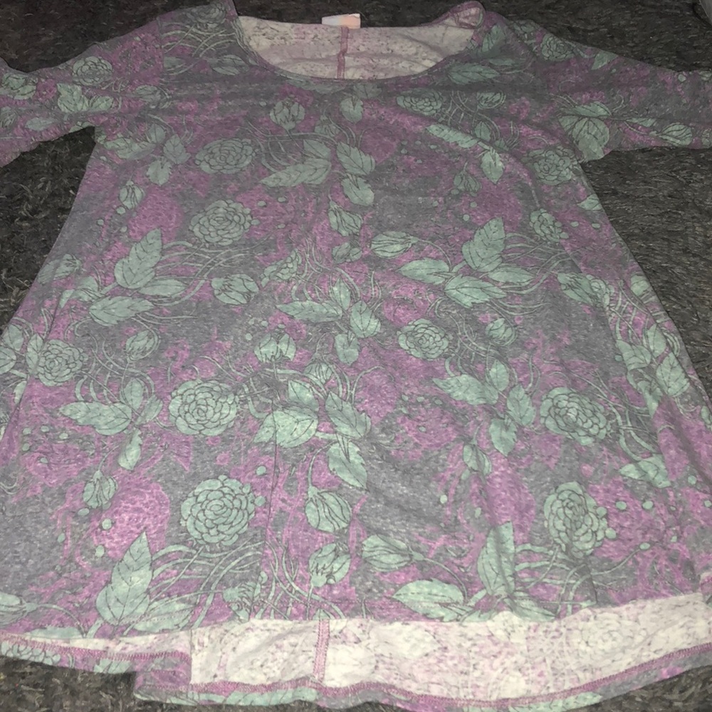 Medium Lula Roe Perfect Tee! Excellent condition💕